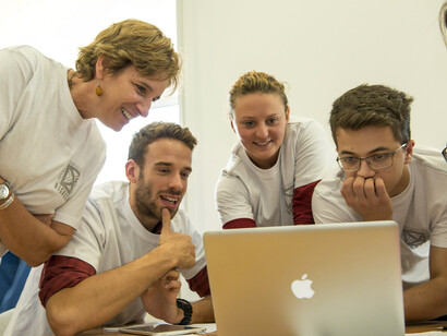 Maria Cristina Messa e i suoi studenti