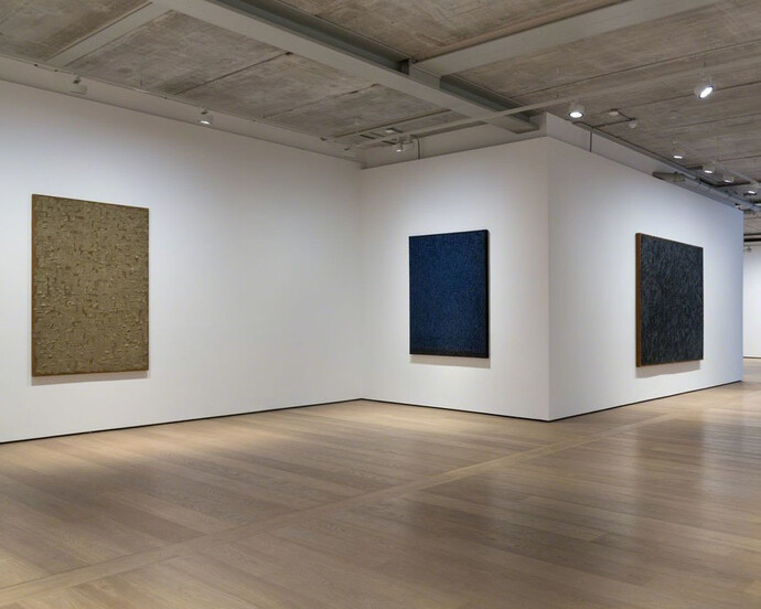 Ha Chong-Hyun, Exhibition view. Courtesy of Almine Rech