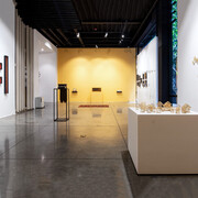 Varios artistas, El sueño de las cosas, vista de exhibición. Cortesía de Galería La Cometa 