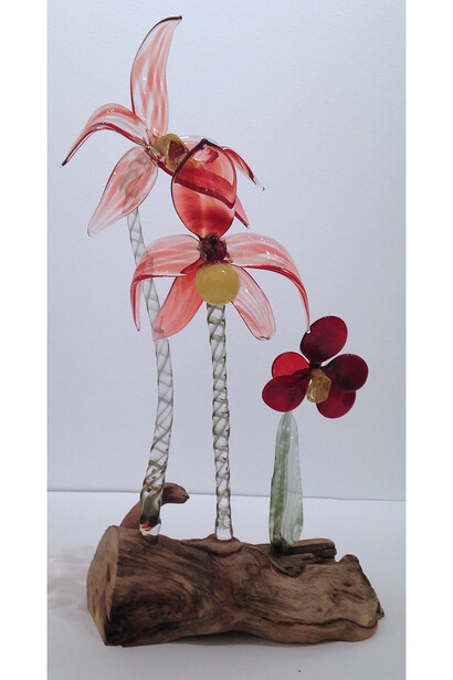David Licata, Untitled Flower 4, 2014, torch-worked borosilicate glass and driftwood, 15 x 7 x 5.5 inches