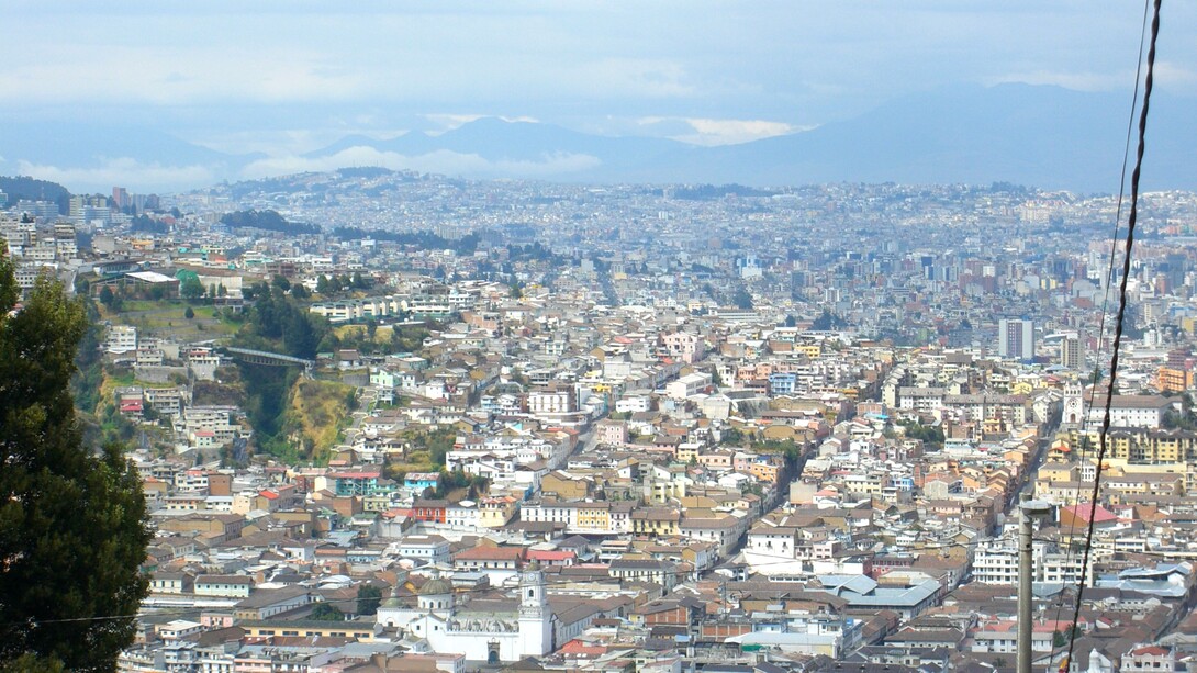 Vista del centro storico di Quito dal Panecillo, Ecuador. Foto di Flavius Roversi
