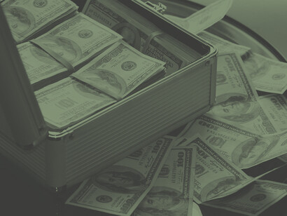 Maletín lleno de dinero. Las cifras, por inconmensurables, llamaban la atención. Pero ahí se cerraba la discusión