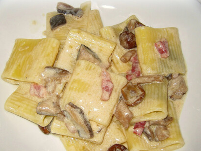 Paccheri with pancetta and mushrooms