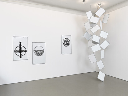 Ursula Sax, Unuhren und Frühe Werke, ausstellungsansicht. Mit freundlicher genehmigung von Semjon Contemporary