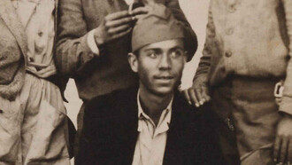 Miguel Hernández con otros milicianos republicanos, hacia 1937