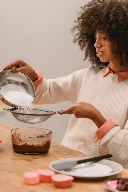 No setor da gastronomia pessoas negras/pardas são 65,7% entre os trabalhadores informais