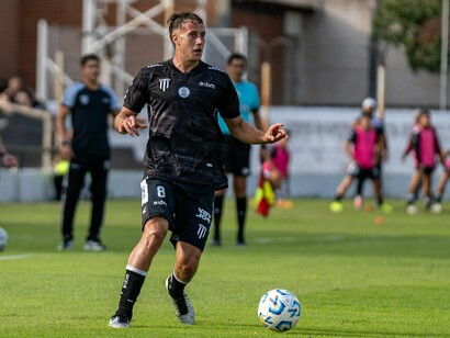 Jogo de futebol. Tratando-se de uma atividade transversal paralela social, este entretenimento político-desportivo, adquiriu ou desenvolveu um poder de instrução e análise, que abarca também todas as matérias e disciplinas possíveis, e até mais amplas que todas as outras. Desde o financeiro, administrativo e humano, até o competitivo, meritocrático e também emocional