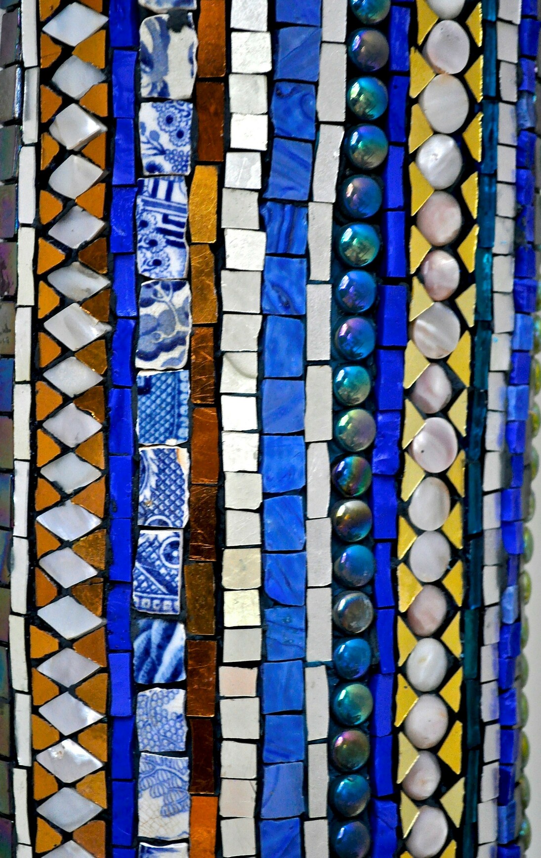 Elizabeth de Ath, Strata