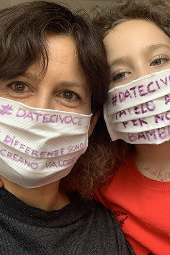 Migliaia di donne in tutta Italia hanno partecipato al flash mob #datecivoce 