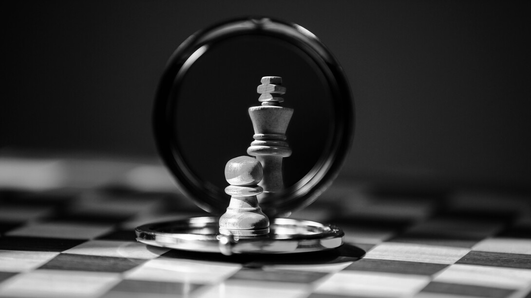 No aventurarse en la filosofía, una vez que los procedimientos empíricos han dado lo que podían dar, es carecer de profundidad intelectual y humana