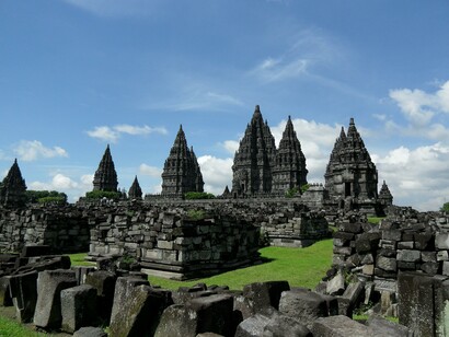 Templo Hindu Prambanan, Indonésia; Os tempos são efetivamente repletos de história, hábitos e tradições