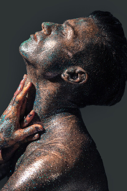Volto di uomo. Nell’interpretazione cabalistica l’Adam è il ponte di mezzo che deve unire il mondo visibile e il mondo invisibile