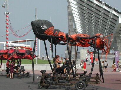 El Fórum 2004 recibió en su recinto, durante la organización del evento, casi tres millones y medio de visitas, además de más de medio millón de visitantes en otros actos celebrados en diversos puntos de la ciudad. Figuras de animales de la cabalgata del Fórum