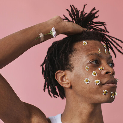 Autoestima. Podemos não gostar de todos os detalhes nossos, mas aceitar que somos assim e aprender a amar esses pequenos pormenores de que não somos tão fãs