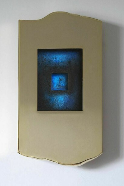 Rachel Schwalm, Luminous Darkness circa 1415, 2014, Gold plated steel, pigment, chalk lines and glass, 36 x 20 x 6 cm