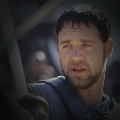 Primo piano di Russell Crowe durante una scena de "Il gladiatore", 2000