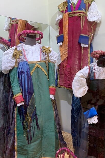 Abiti tradizionale conservato nel Centro culturale "Gian Luigi Pascale" a Guardia Piemontese Paese, ph Raffaella Cesareo