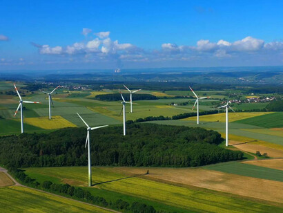 Vista aérea de un parque eólico