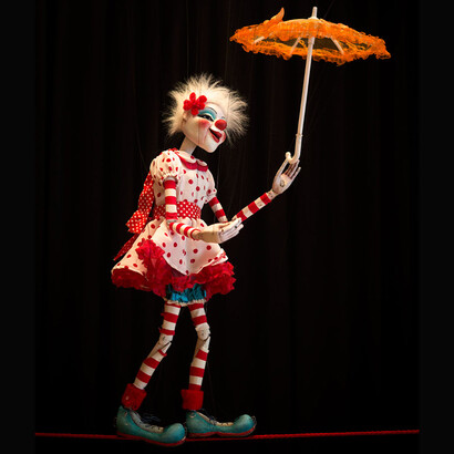 Titina, la funambulista, en la obra «Circus» de Jordi Bertran