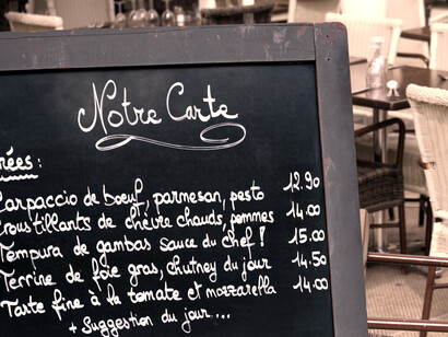 La estructura del menú debe responder tanto a criterios financieros como a la experiencia deseada para el comensal, conjugando técnica y sensibilidad