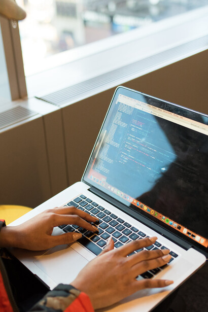 Mulheres no setor da tecnologia e a educação