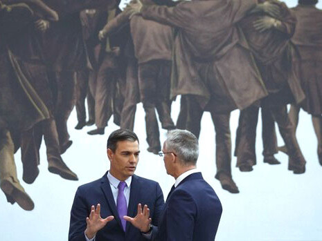 Pedro Sánchez, presidente del gobierno de España y Jens Stoltenberg, secretario general de la OTAN durante la Cumbre de Madrid, 2022