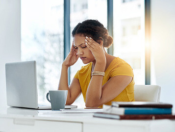 Donna sotto stress. Lo stress determina un’attivazione totale che permette di migliorarci e di affrontare brillantemente situazioni nuove