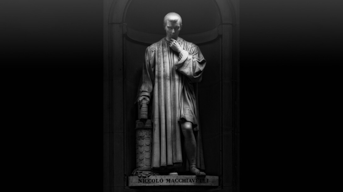 Estatua de Nicolás Maquiavelo en la Galería Uffizi, Florencia, Italia