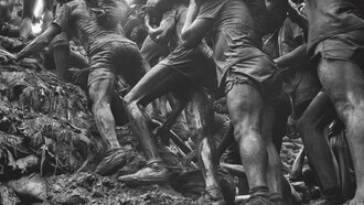 Sebastião Salgado, Fotografía de la serie Gold. Mina de Oro de Serra Pelada, Estado de Pará, Brasil, 1986