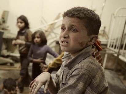 Niños sirios son atendidos tras un presunto ataque por parte de las fuerzas gubernamentales a población civil