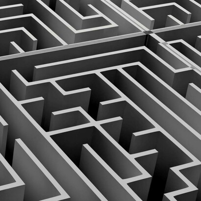 Non un percorso, ma molti: nel labirinto il futuro non si lascia prevedere, si biforca