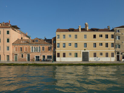 Convertimos el bar de la Palanca y los talleres de la Giudecca en nuestro Comité Central. Alguien bromeó diciendo que esperábamos ansiosos las instrucciones del Kremlin.  Fondamenta de la Croce, 2016 en la Giudecca, Venecia, Italia
