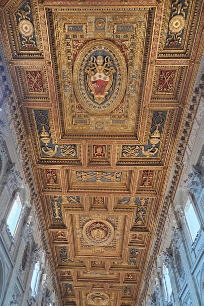 Cattedrale Lateranense, Roma, Italia. Interno, navata centrale, soffitto ligneo, ph. Roberto Luciani 