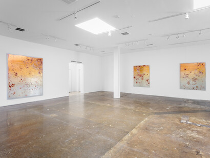 Urs Fischer, Yes and LA dust, exhibition view. Courtesy of Jeffrey Deitch