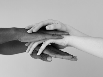 La paz se sostiene cuando se equilibran factores políticos, económicos y sociales, evitando la acumulación de tensiones que podrían llevar a la guerra