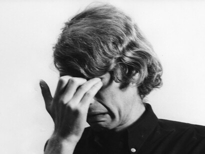 Fotograma de la obra «I'm so sad to tell you» de Bas Jan Ader, 1971