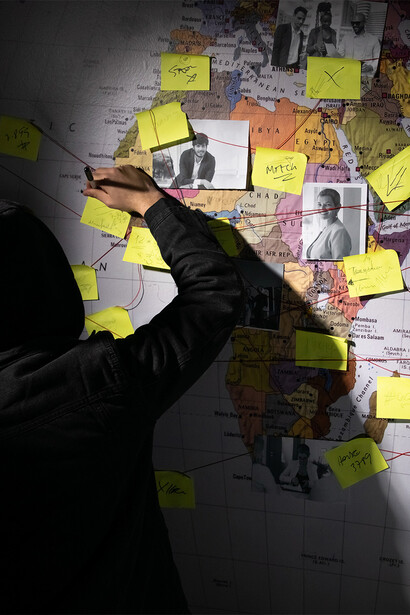 Mapa investigativo. A teoria de Casolaro ganhou notoriedade devido a sua habilidade em conectar eventos