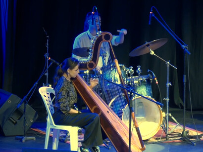 Actuación de Trioite para la edición de 2024 de Jazz a la Calle. Jazz a la Calle trabaja en conjunto con la Universidad Tecnológica del Uruguay (UTEC), creando redes educativas que potencian la formación musical en jóvenes