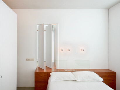 Vivienda semiprefabricada en un edificio plurifamiliar en Barcelona. Autor: Agustí Costa. Foto: David Cardelús 
 

