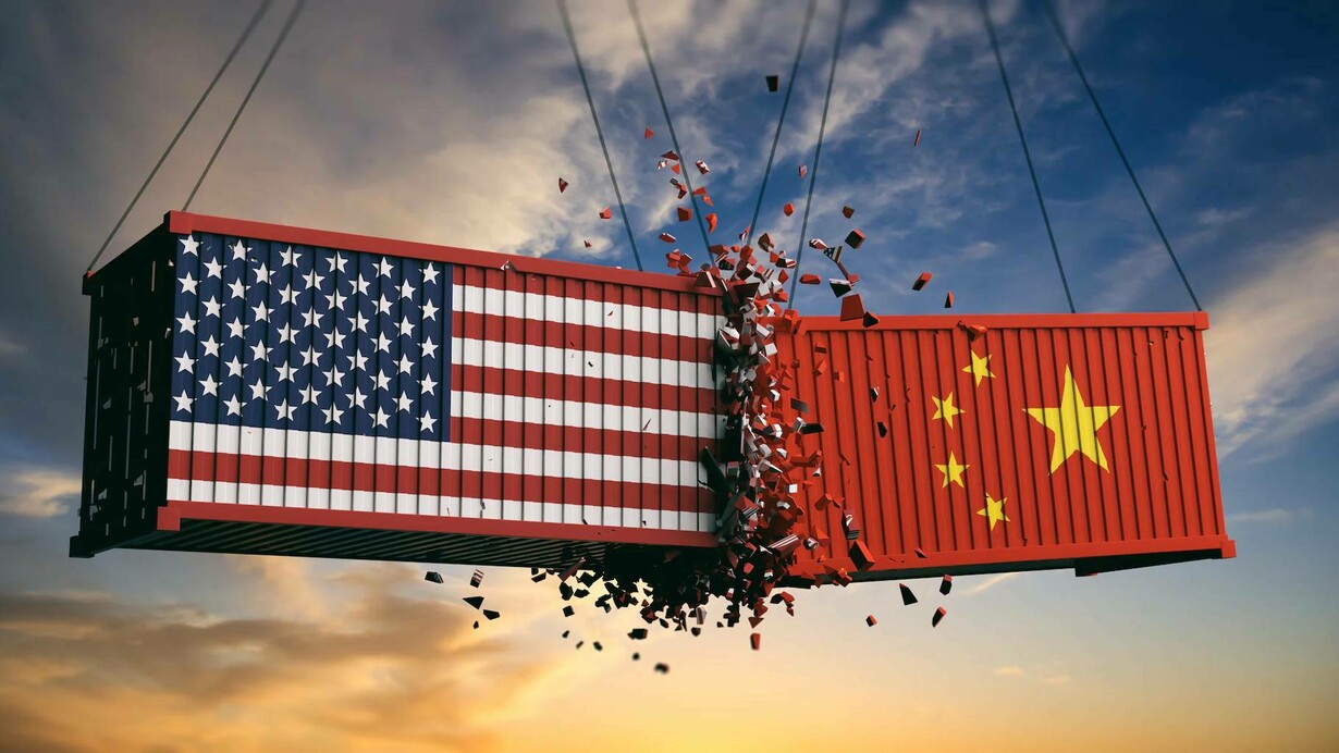 The Chinese and American containers clashing on the trade and economic front