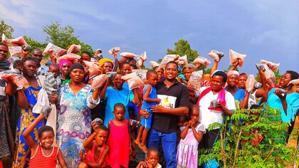 Ayudando a los agricultores ugandeses a combatir el hambre proporcionándoles semillas, 2022, Uganda