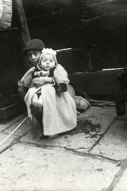 ‘Minding the Baby,’ 1892 © Jacob Riis / Museum of the City of New York