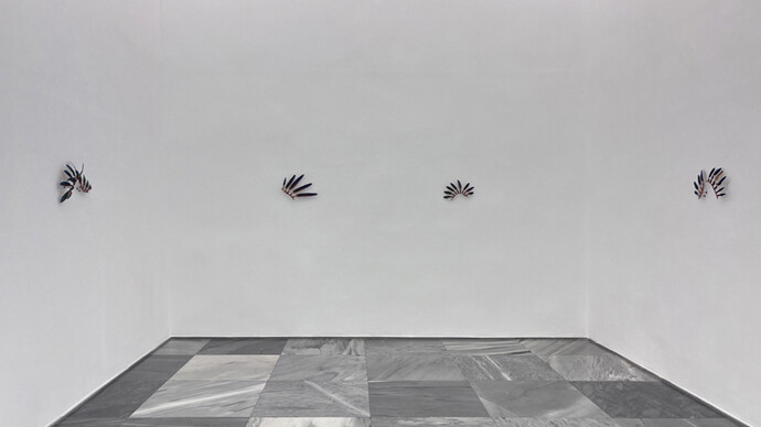 Donna Conlon, Listen to the hummingbird, vista de exhibición. Cortesía de la Galería Espacio Mínimo