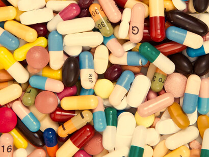 Pila de medicamentos. La huida constante del malestar acrecienta la ansiedad