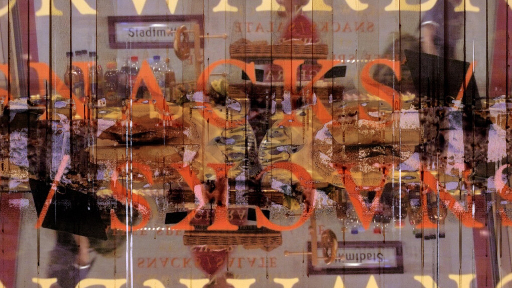 Gionata Xerra, Laugenbrezel, Berlin, 2009, fotografia digitale con interventi manuali, 36 x 60 cm