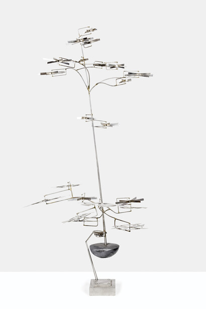 George Rickey, Wild Carrot II, 1987, stainless steel and lead, unique, 80 x 39.4 x 39.4 cm. Courtesy of Marlborough Fine Art