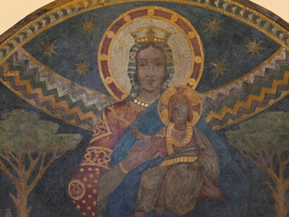 Roma, Basilica dei Santi Cosma e Damiano, Lunetta in mosaico con raffigurazione di Santa Maria ad Pineam dopo i restauri, ph. Luca Cavallari