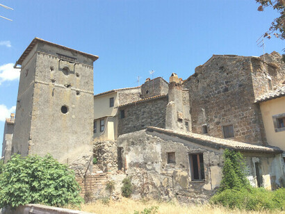 MicroMuseo di Arte Contemporanea della Tuscia, Italia. Il nostro sogno è il MicroMuseo di Sipicciano, al quale ti invitiamo ad entrare, per immergerti in questa unione tra elettricità e arte contemporanea