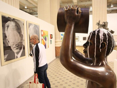 A guerra cultural transforma exposições de arte em arenas ideológicas, impactando percepções sobre memória e patrimônio e refletindo conflitos entre tradição, moralidade e inclusão na política cultural brasileira. Fotografía de Marcelo Liotti Junior para o perfil no Facebook do Santander Cultural
