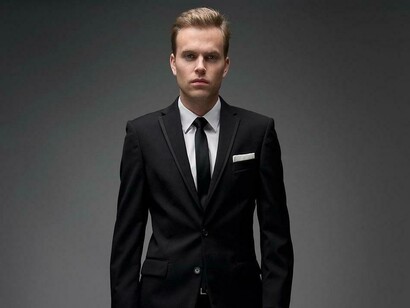 Homem com paletó e gravata